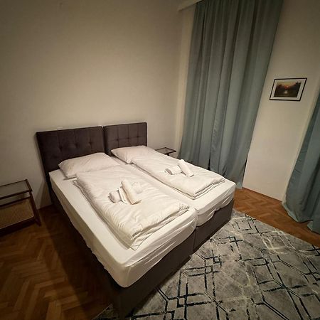 Centrally-Located Authentic Apartment ウィーン エクステリア 写真