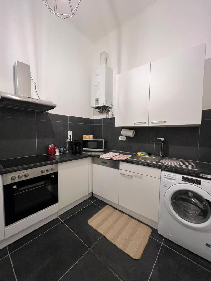 Centrally-Located Authentic Apartment ウィーン エクステリア 写真