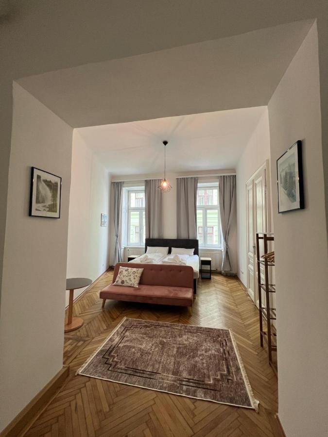 Centrally-Located Authentic Apartment ウィーン エクステリア 写真