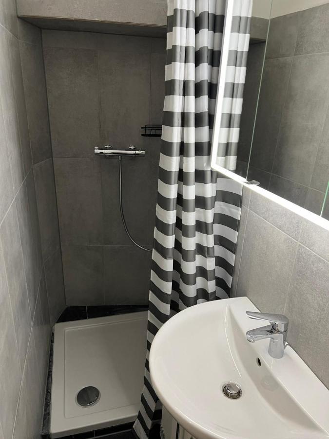 Centrally-Located Authentic Apartment ウィーン エクステリア 写真