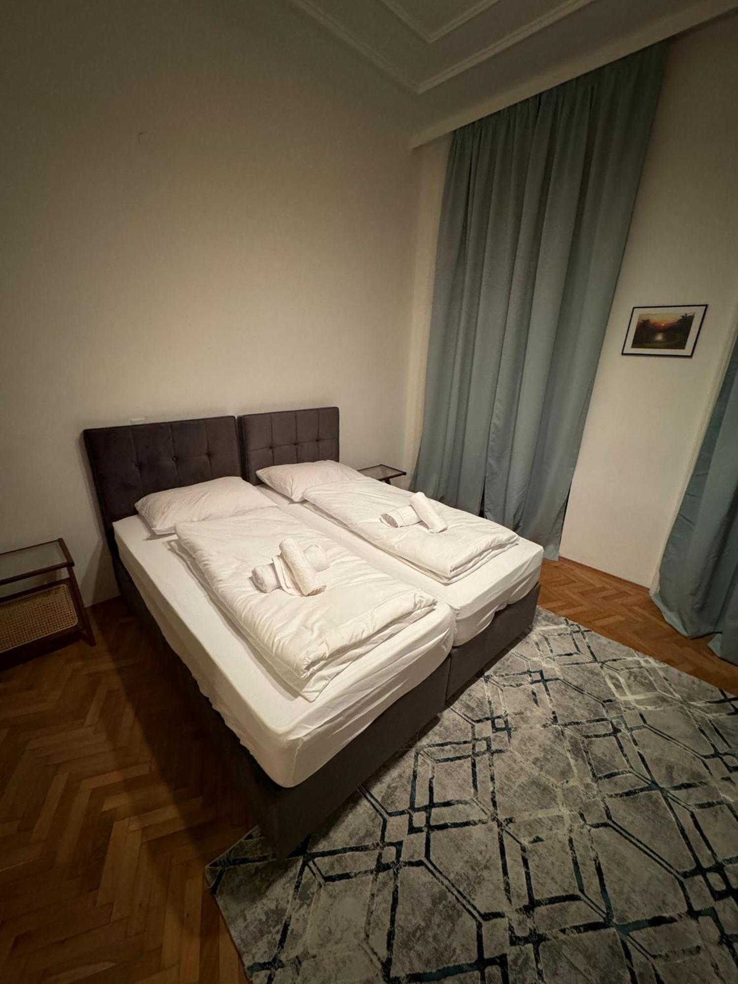 Centrally-Located Authentic Apartment ウィーン エクステリア 写真